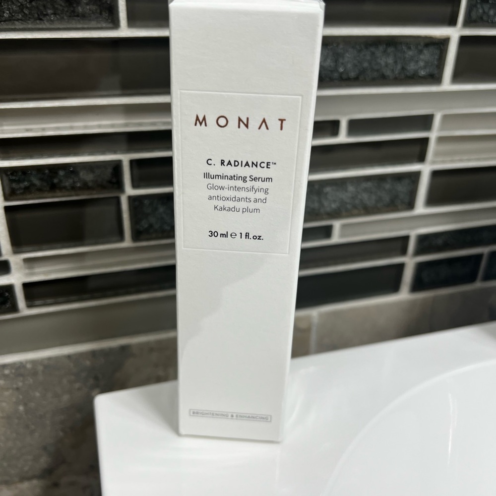 Monat C. Radiance Illuminating Serum - White